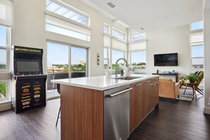 Interior - Skyline Penthouse w/ Garage Spot (Denver)