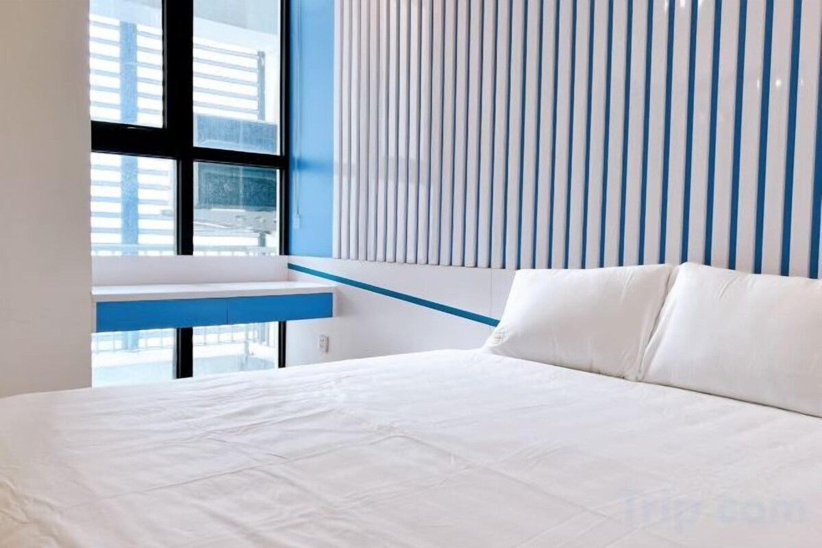 Ropa de cama de alta calidad y escritorio