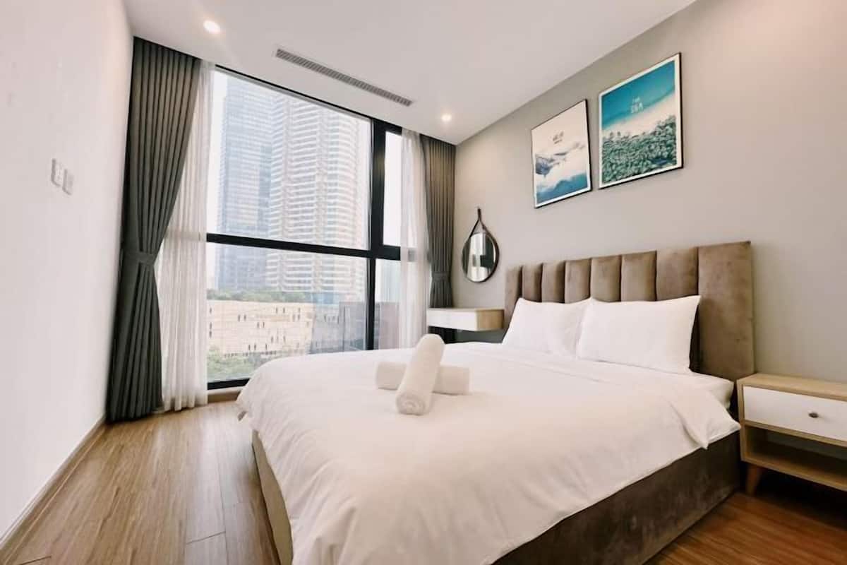 3 bedrooms, premium bedding, individually furnished, desk