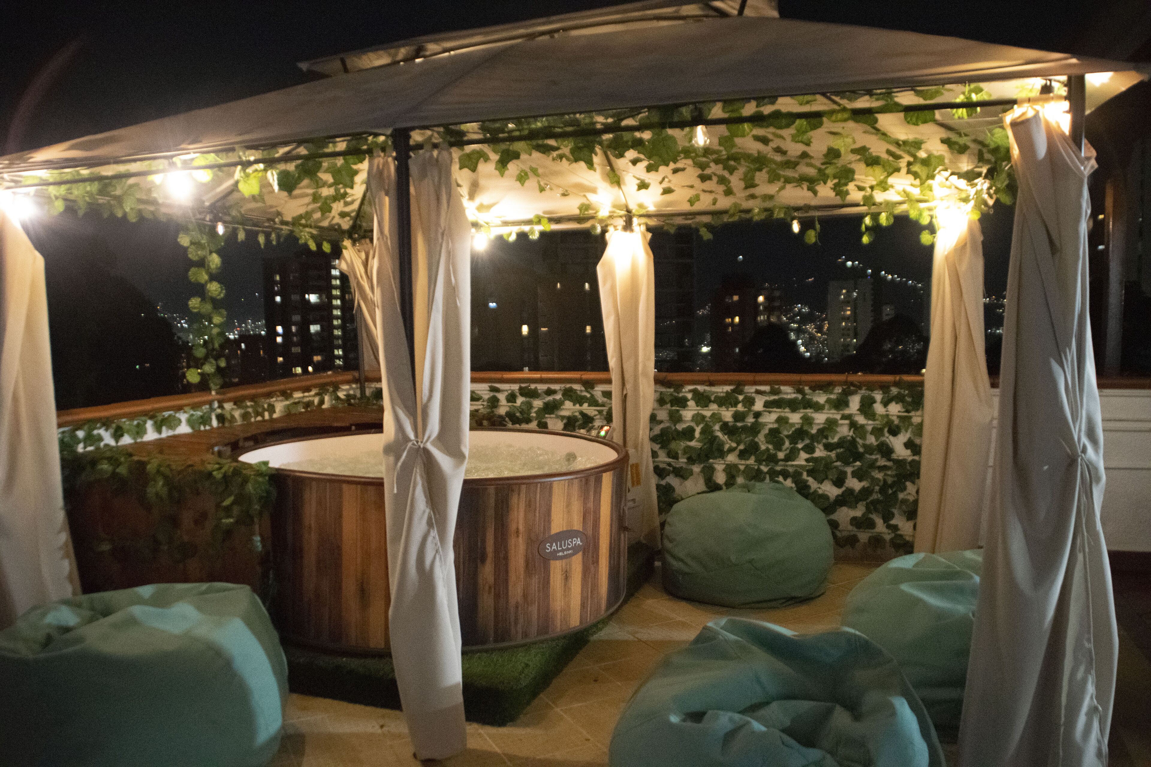 Bain à remous extérieur