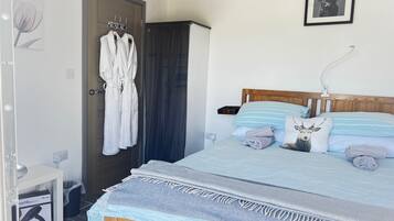 1 slaapkamer, een strijkplank/strijkijzer, wifi, beddengoed