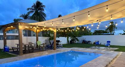 Tropical Family Oasis w/pool - 5 minutes to the beach!