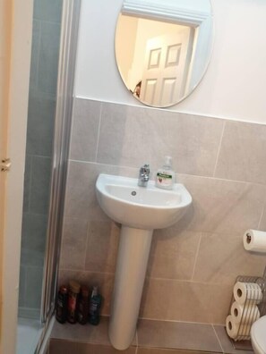 淋浴設備、提供毛巾