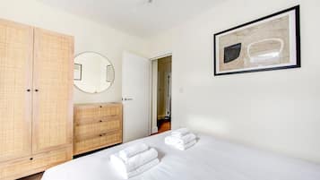 1 bedroom, iron/ironing board, internet, bed sheets