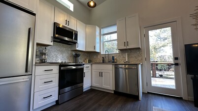 Cozy private family ranch cottage! Vineyards, Britt Festival and Applegate Lake!