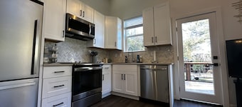 Cozy private family ranch cottage! Vineyards, Britt Festival and Applegate Lake!