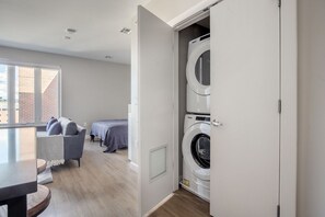 Bügeleisen/Bügelbrett, WLAN, Bettwäsche