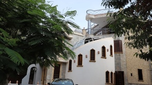 Front of property - khufu house (Giza)