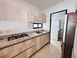 冰箱、炉灶、茶具/咖啡用具、厨具/餐具