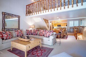 Smart TV, fireplace - Sunburst - Golf Course Views + FREE Resort Amenities (Sun Valley)