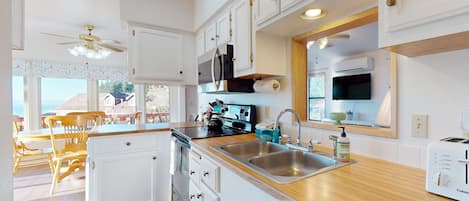 Réfrigérateur, micro-ondes, four, plaque de cuisson