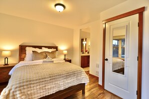 3 bedrooms, desk, travel crib, free WiFi