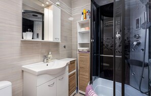 Shower, hair dryer - Stunning apartment in Crikvenica with WiFi (Crikvenica)