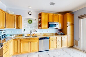 Fridge, microwave, oven, stovetop - Soundfront home with boat trailer parking, scenic balcony, grill, & full kitchen (Key West)