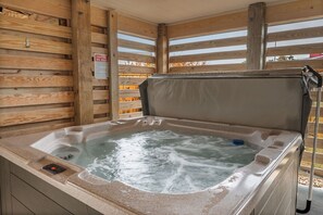 Indoor spa tub - Oak Island Cottage: Pet Friendly, Semi-Oceanfront, Hot Tub and Community Pool! (Nags Head)