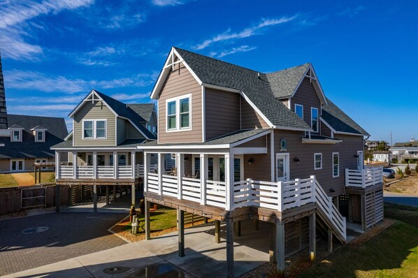 Exterior - Currituck Cottage: Semi-Oceanfront, Private Hot Tub, Community Pool Access! (Nags Head)