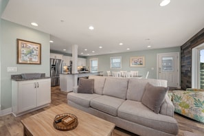 TV - Cape Hatteras Cottage:Semi-Oceanfront, Private Hot Tub, Access to Community Pool (Nags Head)