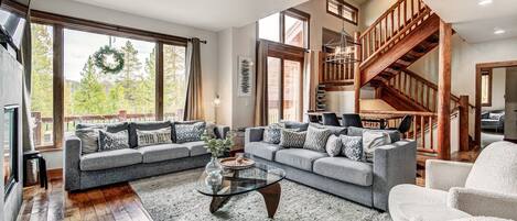 Televisión y chimenea