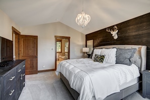 3 habitaciones, tabla de planchar con plancha, wifi y ropa de cama 
