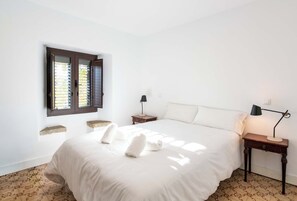 8 bedrooms, iron/ironing board, travel cot, free WiFi