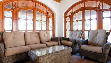 Een televisie en een kantoor