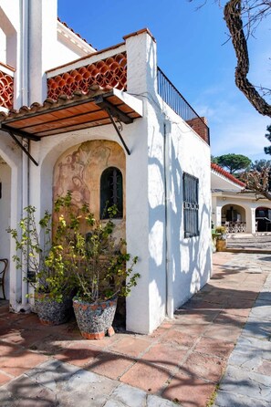 Property grounds - 16th-Century Masia with Pool and Chapel (Barcelona)