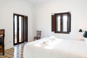 7 dormitorios, tabla de planchar con plancha, cuna de viaje