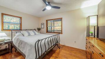 3 bedrooms, travel cot, WiFi, bed sheets