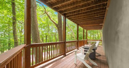 Private Lake/Beach Cabin w/Golf, Pool, Fire pit