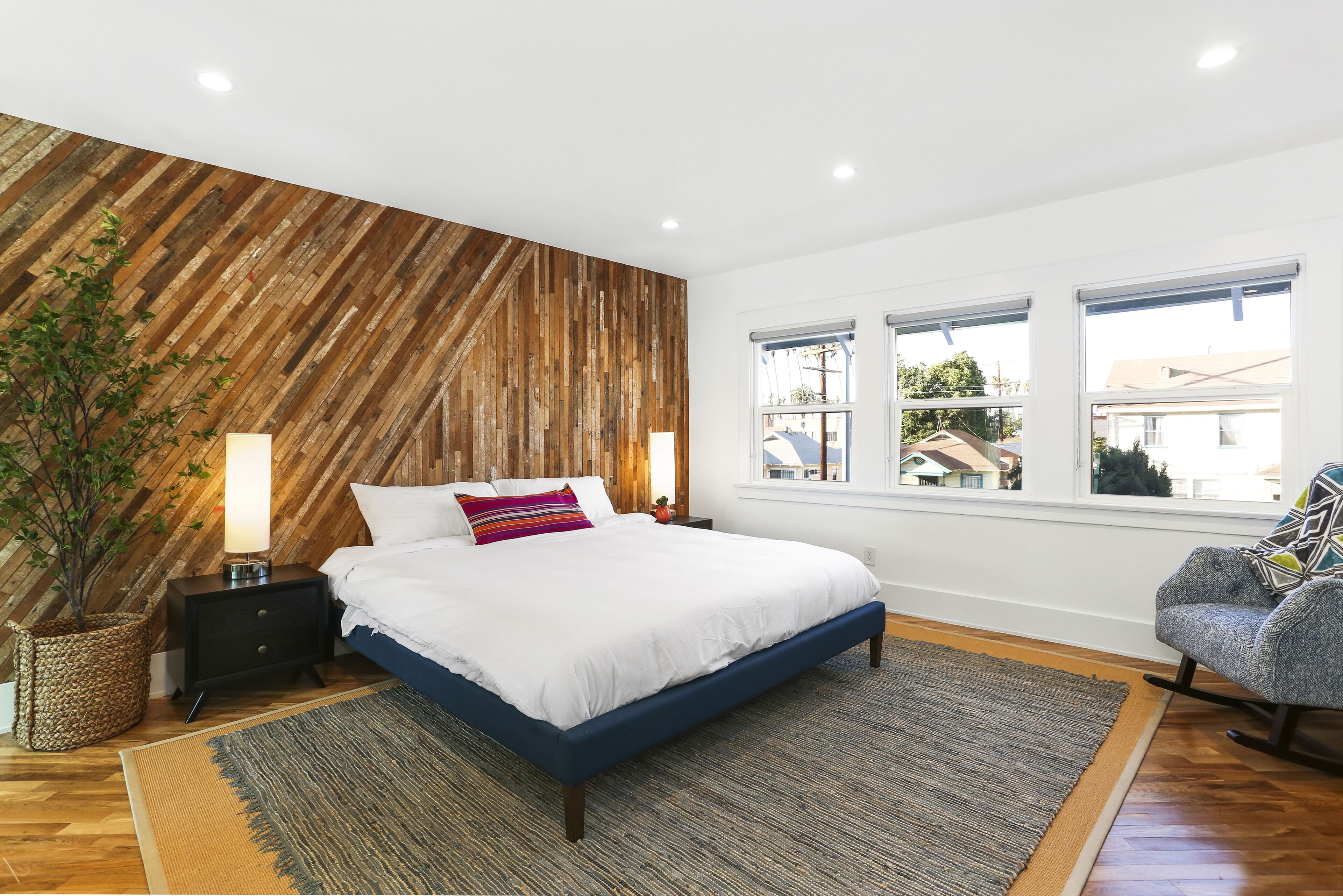 3 bedrooms, desk, iron/ironing board, travel crib