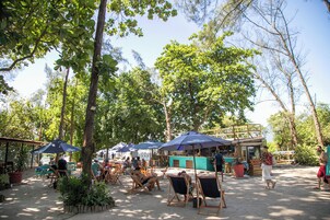 Perto da praia, areia branca 