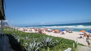Beach nearby, white sand, free beach shuttle - Morada Stay - Flat Barra First (Rio de Janeiro)