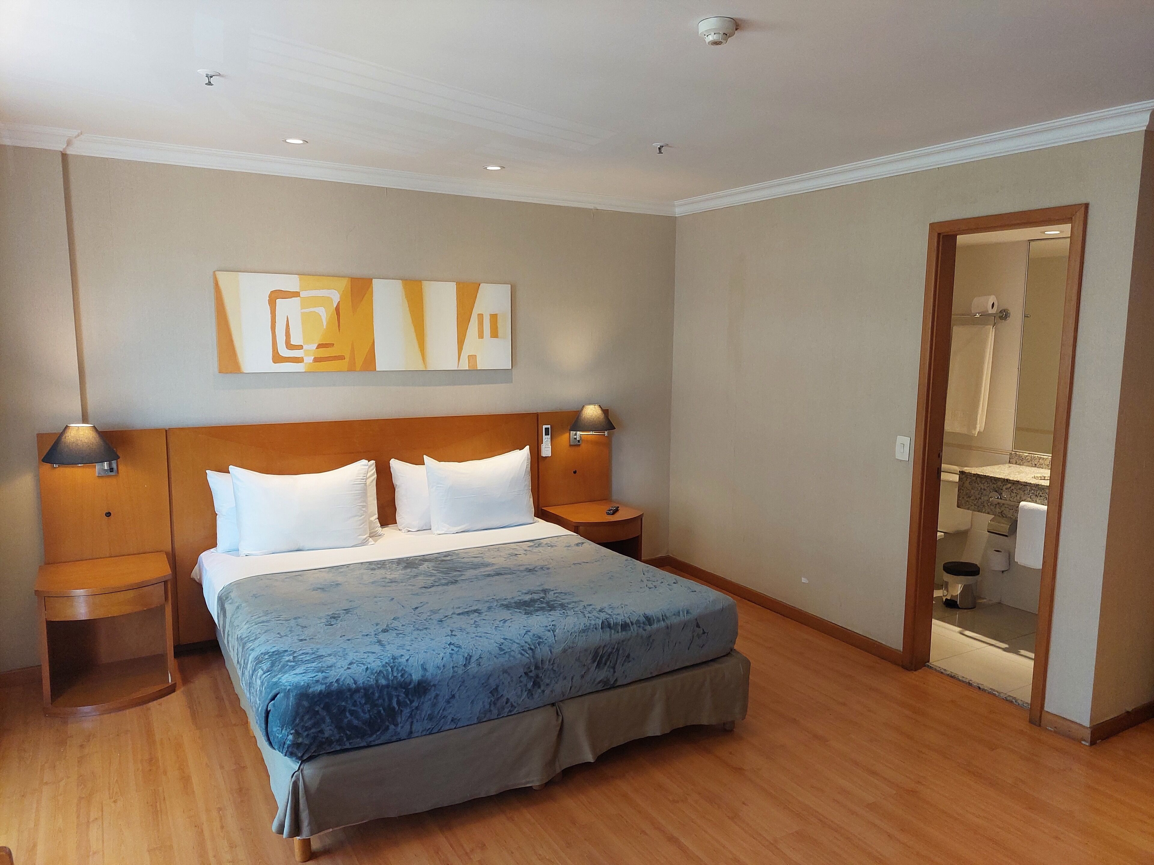 Standard Suite, 1 Queen Bed | 1 bedroom, in-room safe, blackout drapes, iron/ironing board