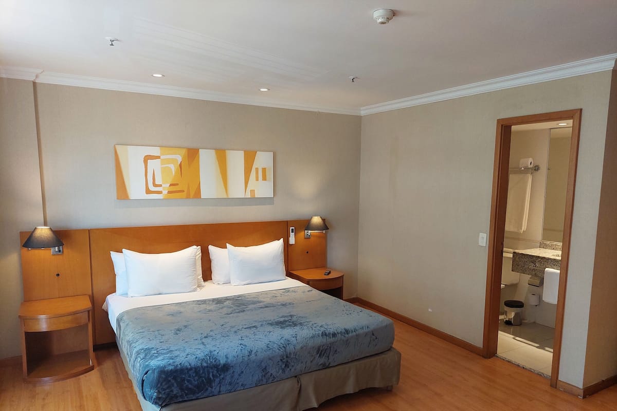 Standard Suite, 1 Queen Bed | 1 bedroom, in-room safe, blackout drapes, iron/ironing board