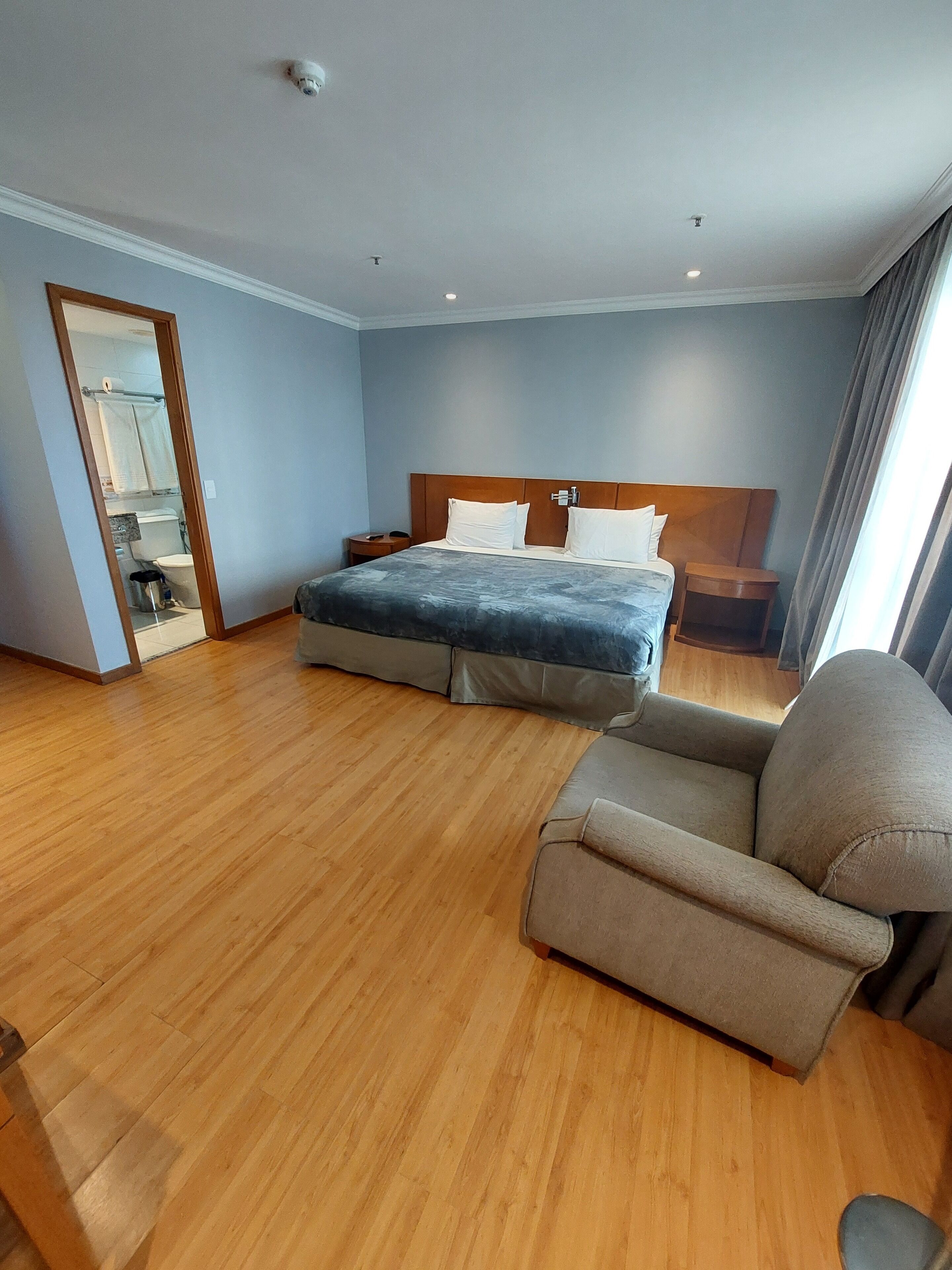 Standard Suite, 1 King Bed | 1 bedroom, in-room safe, blackout drapes, iron/ironing board