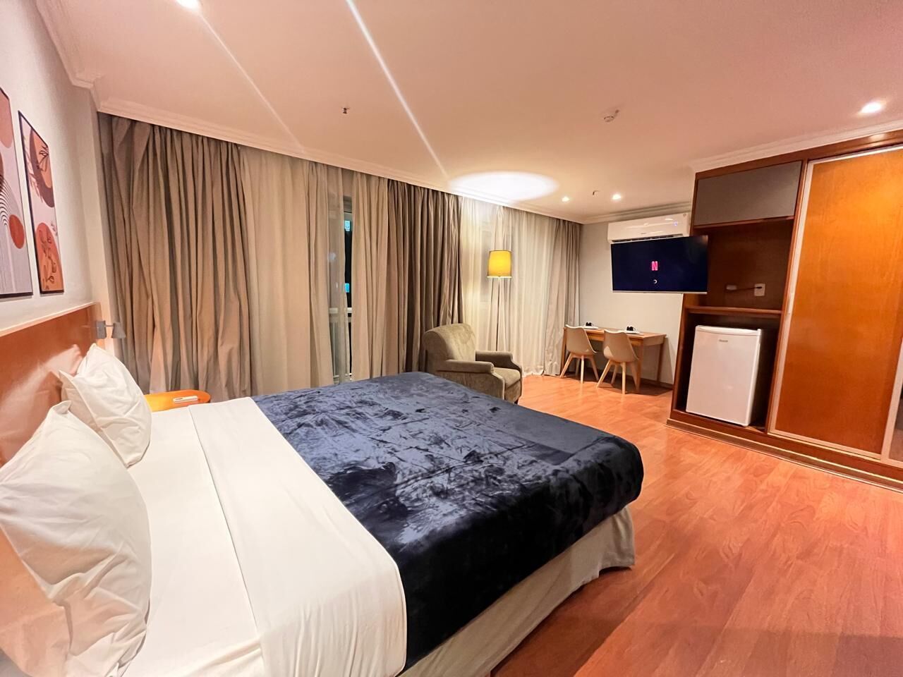 Standard Suite, Mountain View | 1 bedroom, in-room safe, blackout drapes, iron/ironing board