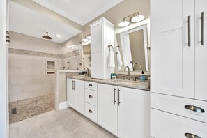 Shower, hair dryer, towels