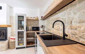 Réfrigérateur, four, plaque de cuisson, lave-vaisselle