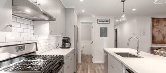 Private apartment in the quiet community of North Vancouver Lynn Valley