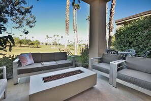 Terrace/patio - The Fairway Haven by Roav Retreats (Palm Desert)