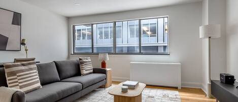 Fernseher, Stereoanlage