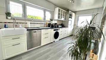 Kühlschrank, Ofen, Herdplatte, Geschirrspüler