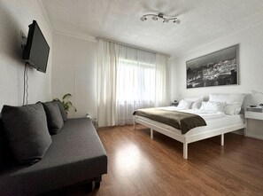 2 bedrooms, iron/ironing board, free WiFi, bed sheets