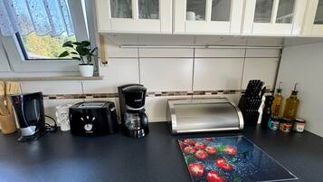 Kühlschrank, Ofen, Herdplatte, Geschirrspüler