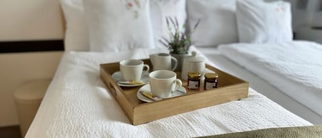 1 habitación, tabla de planchar con plancha, wifi gratis y ropa de cama