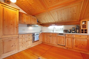 Refrigerador, horno, placa de cocina, lavavajillas