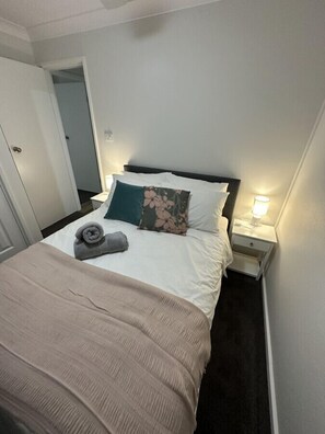 2 間睡房、熨斗/熨衫板、Wi-Fi、床單