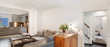 電視、壁爐、乒乓球設施、音響