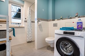 Shower, hair dryer, towels