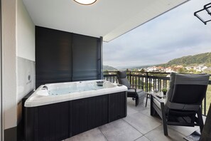 Bañera de hidromasaje exterior